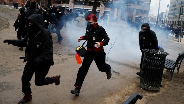 ΗΠΑ: Σοβαρά επεισόδια με διαδηλωτές στο παρασκήνιο της ορκωμοσίας Τραμπ