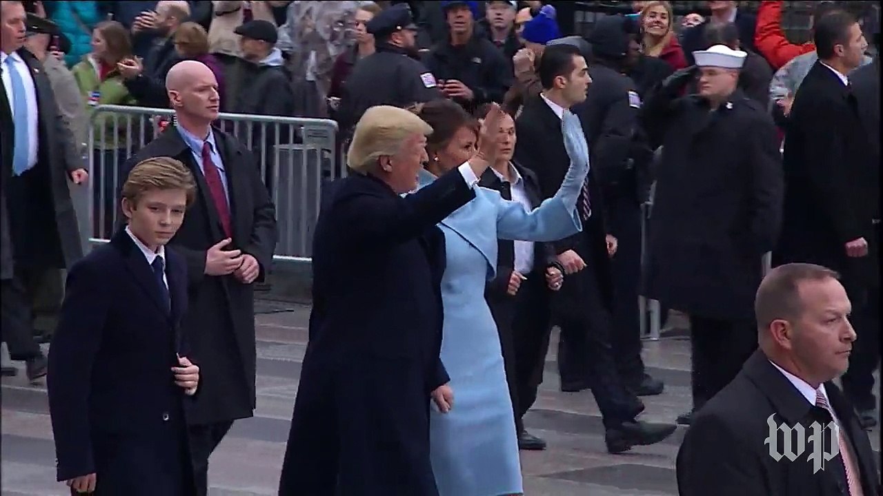 Trump family waves to crowd during inaugural parade