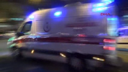 Adana - Otomobil, Park Halindeki Araçlara Çarptı 1 Yaralı