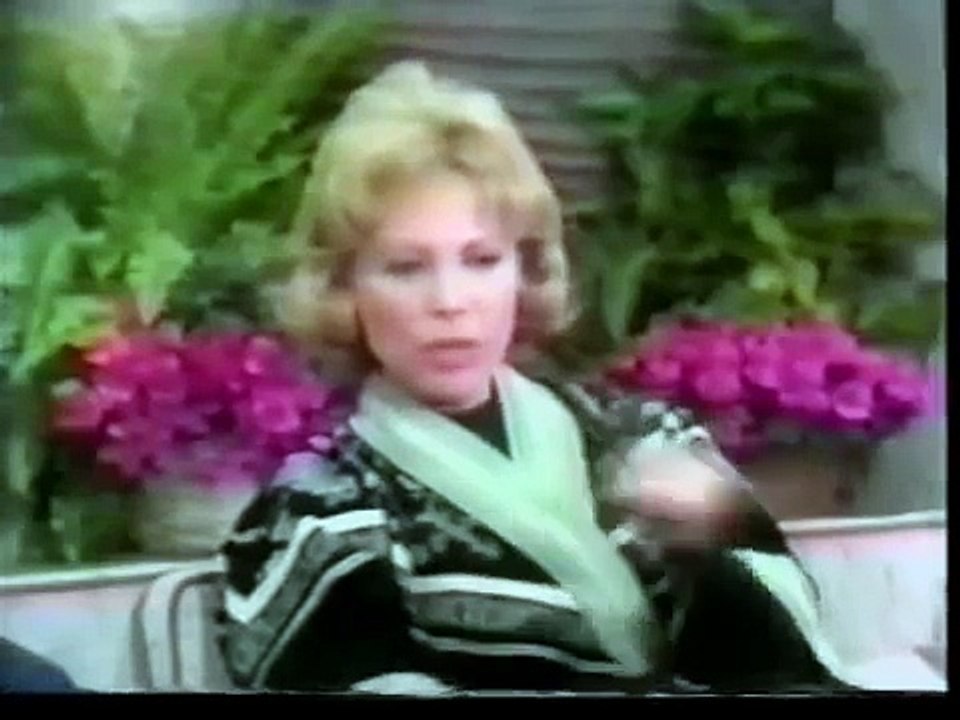 David Bowie - Rare - Dinah Shore 1975 - Interview 2 clip3 [SD ]