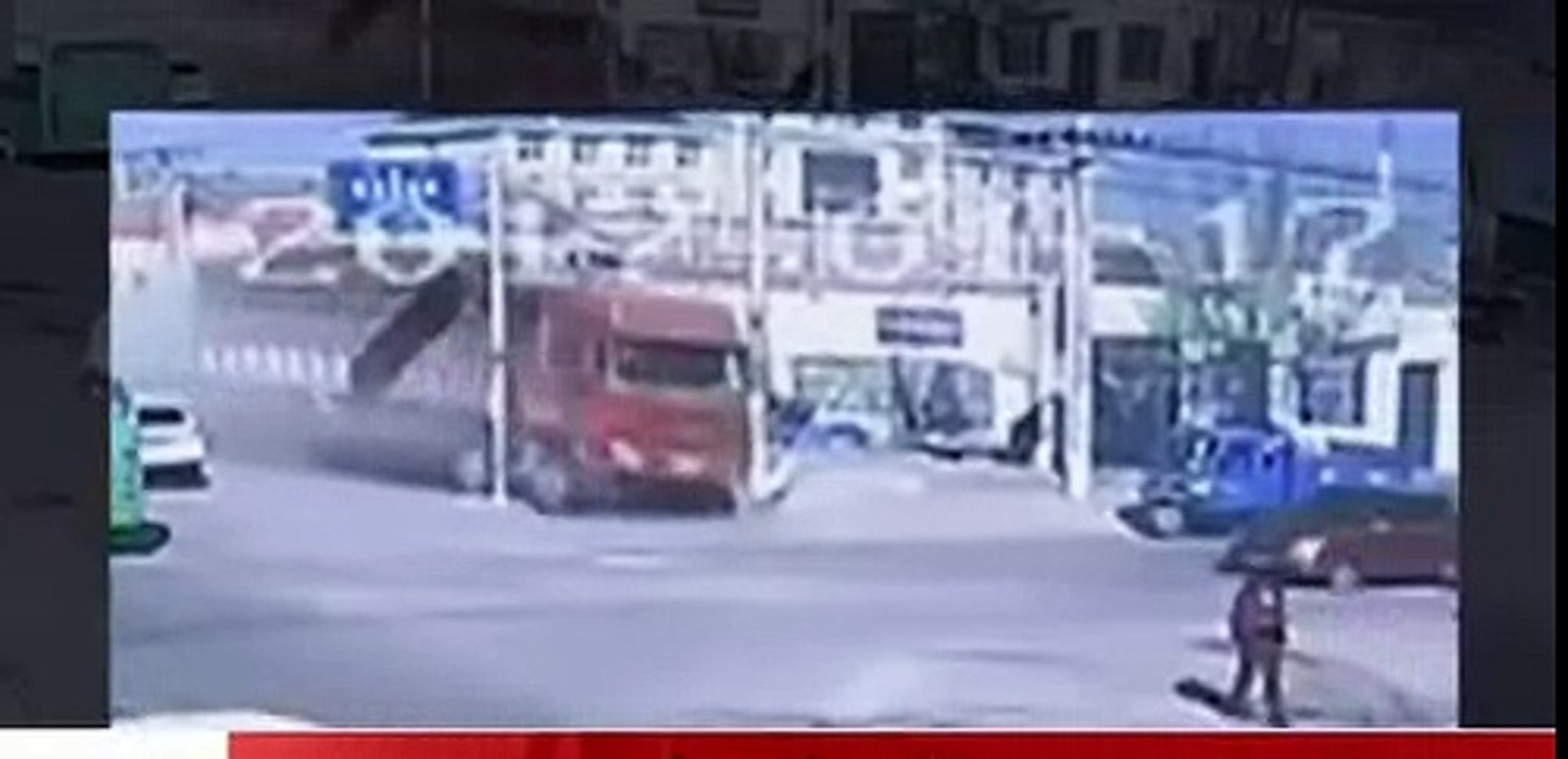 5 people die truck Accident