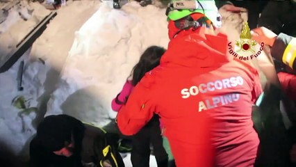 Italie: tous les enfants sauvés des décombres de l'hôtel dévasté