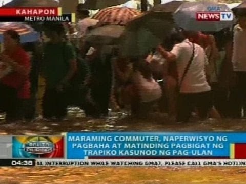 Maraming commuter, naperwisyo ng pagbaha at matinding pagbigat ng trapiko kasunod ng pag-ulan