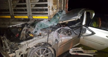 120 Kilometre Hızla TIR'a Çarpan Otomobilde Kız Öldü, Babası Ağır Yaralandı