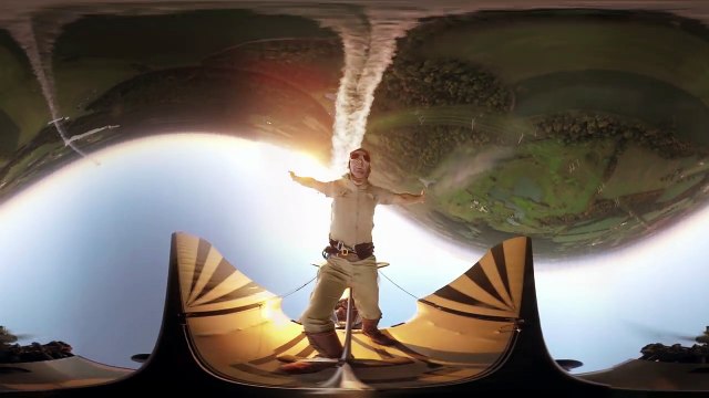 VR experience wing walking in 360 degrees-i9p1HlJhFHk