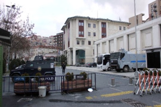AK Parti İstanbul İl Başkanlığı Çevresinde Güvenlik Önlemleri Arttırıldı