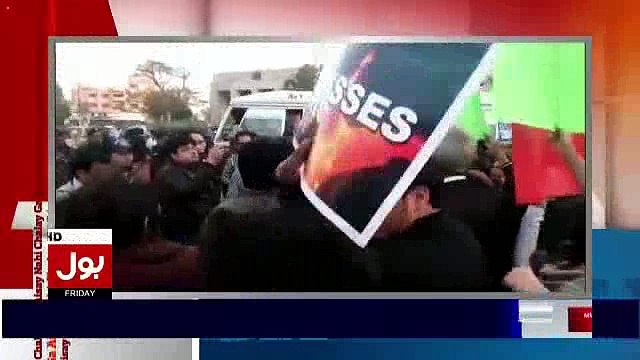 Amir Liaquat Plays The Clip In Which Protesters Chanting Against the PAK Army, And Bashing Protesters