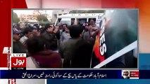 People chanting slogans against Pakistan Army -  Amir Liquat play video in his Program