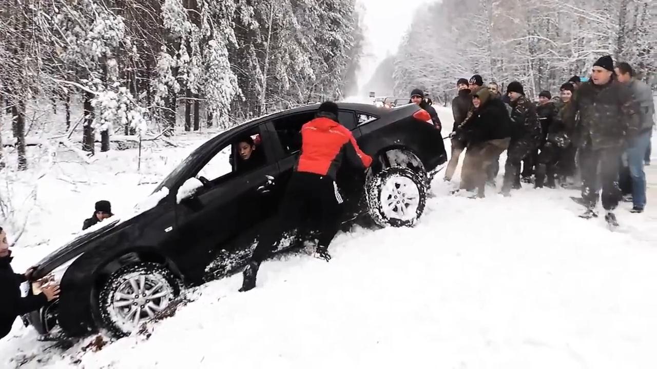 20 guys vs car in the ditch