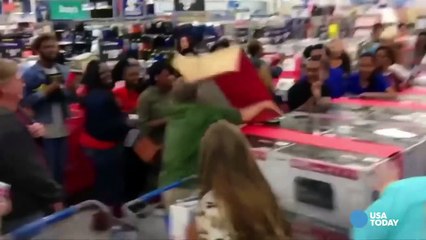 Expect more store closings despite big holiday sales-eQss2bEctWk