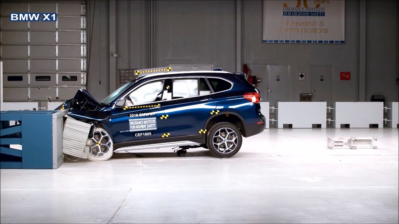 2016 Bmw X1 Vs 2016 Audi Q3 - Crash Test