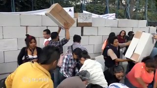 Mexicans build makeshift wall around US embassy in Trump protest