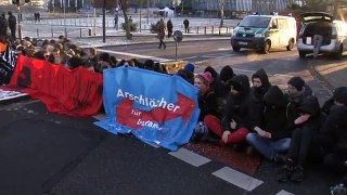 Protesters block access to far-right leaders meeting in Koblenz