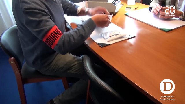 Il se fait attraper avec 800 grammes de diamants bruts dans son caleçon