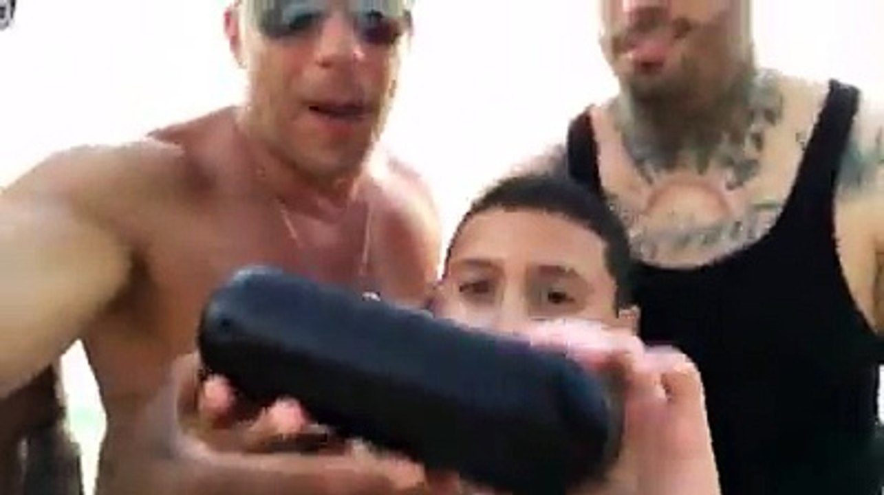 Vin Diesel y Nick Jam cantando juntos