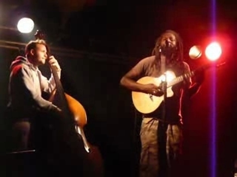 Timike chante le Petit Dernier Aux Urnes etc...