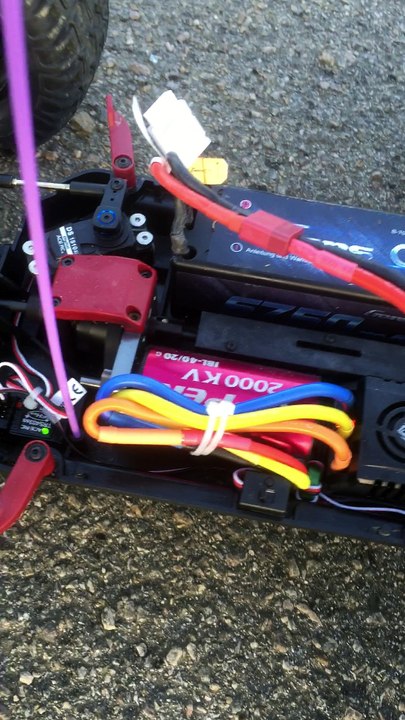 voiture RC MT4 G3 bruit bizarre 2