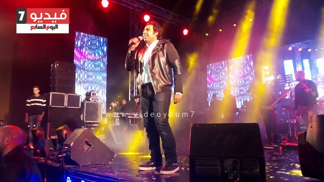 محمد عدوية يغنى كام سؤال لايف