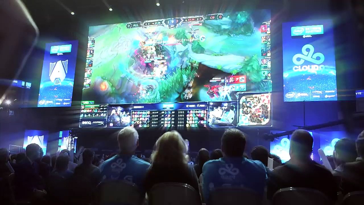 ALL WORK ALL PLAY - À la recherche de la gloire eSPORTS - Bande annonce FR-7MqmDJcmoYY