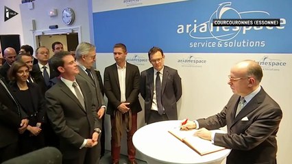 Bernard Cazeneuve chez Manuel Valls à Evry-9sjBBkNFNds