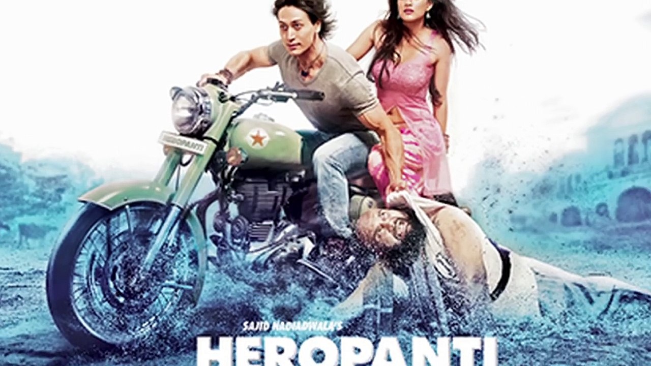 Kriti Sanon Caught Adjusting Strapless Dress _ OOPS Moment _ Dabboo Ratnani Cale