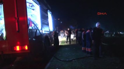 Izmir - Su Kanalına Uçan Otomobildeki Kadın Öldü