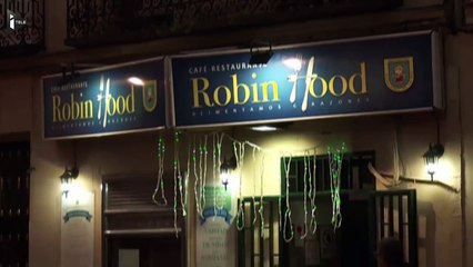 Espagne  - un restaurant nourrit gratuitement les SDF-_3pNxYpiYp4