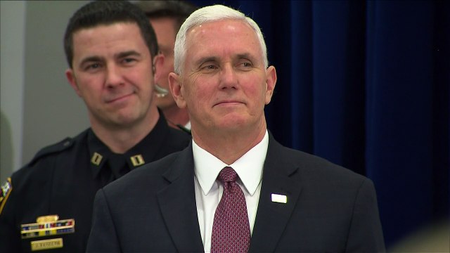 Trump niega tensión con agencias de inteligencia en visita a CIA