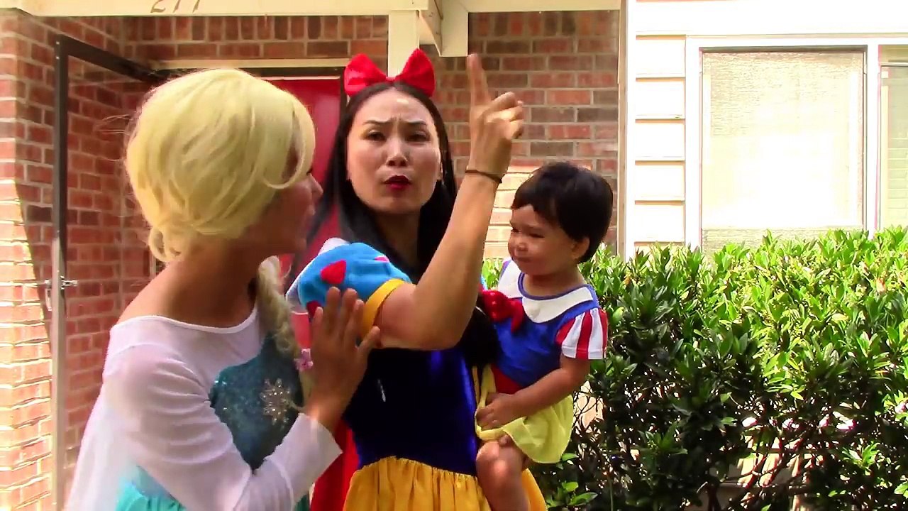 Pink Spidergirl loses her hand! w/ Spiderman, Frozen Elsa, Joker, Catwoman