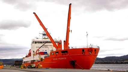 Research vessel sets sail for Antarctica