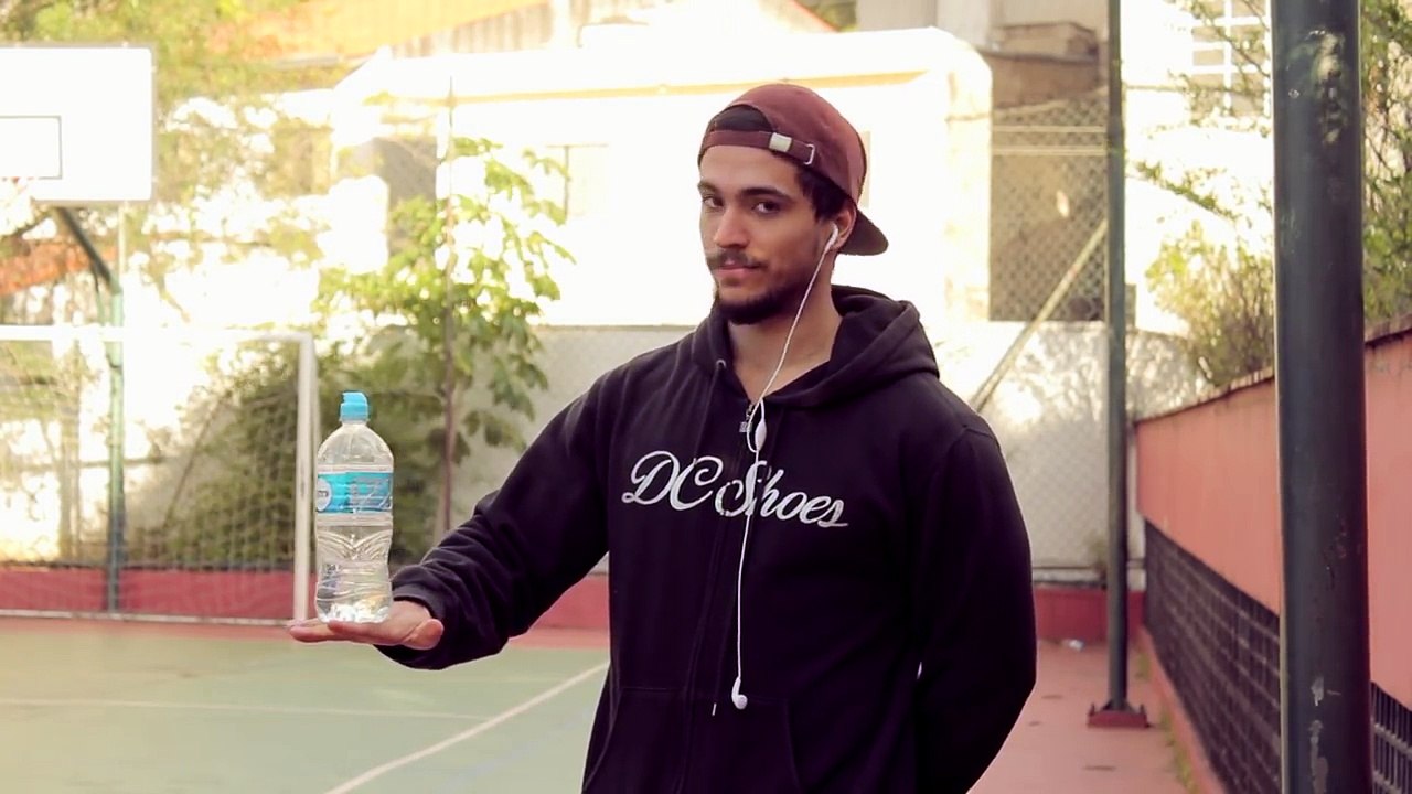 DESAFIO DA GARRAFA! (Freestyle Football) INSANE WATER BOTTLE CHALLENGE-96XXEPekHvM