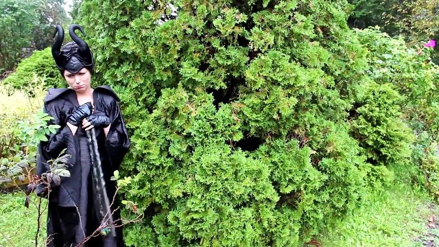 Frozen Elsa Gets A THIRD EYE! w/ Spiderman Joker Pink Spidergirl Maleficent TOYS! Superher