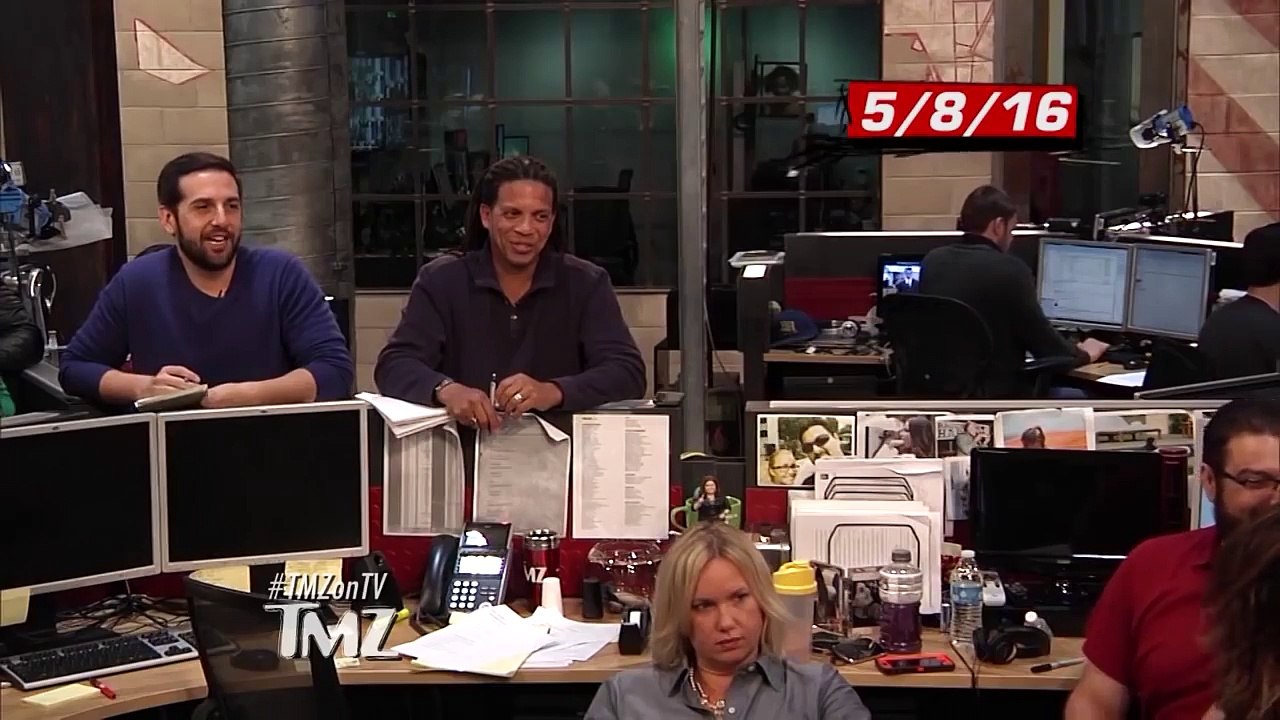 Charlie Sheen Gives Our Photog A Gift...But Is It Really A Gift _ TMZ TV-sO4hFd0RV4E