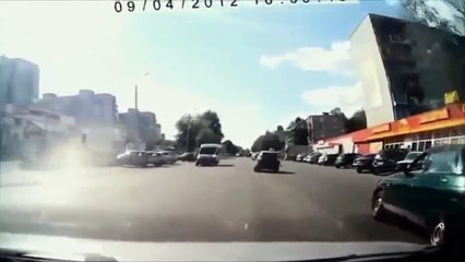 Казусные женские дТП | Приколы с грузовыми авто - [Июль