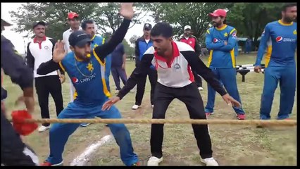 Pakistan Cricket team Tug of War-BSEuQv270Pk