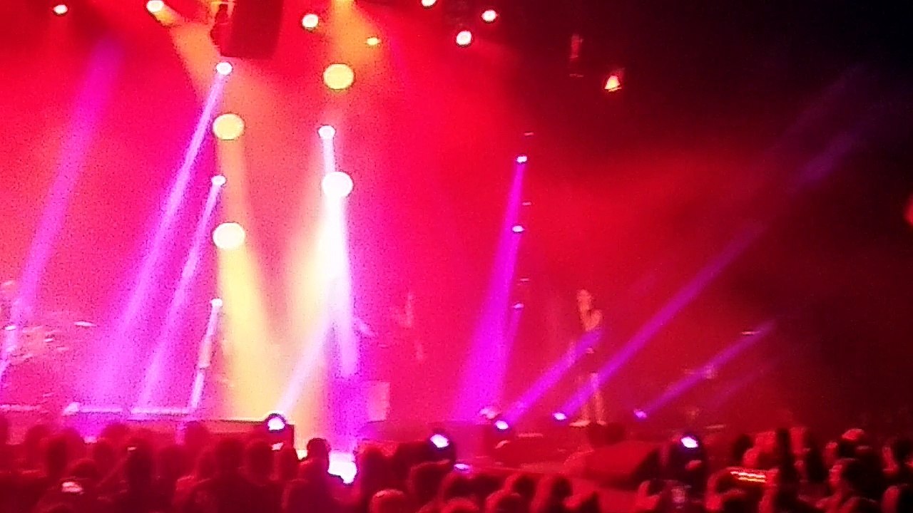 Volga Tamöz feat. Demet Akalın - Damga Damga (Bostancı Gösteri Merkezi) (19.11.2016)