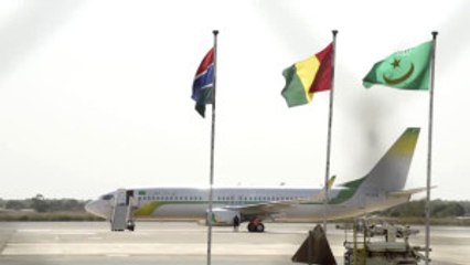 Gambiya'daki Seçimleri Kaybeden Jammeh Ailesiyle Ülkeden Ayrıldı - Abuja