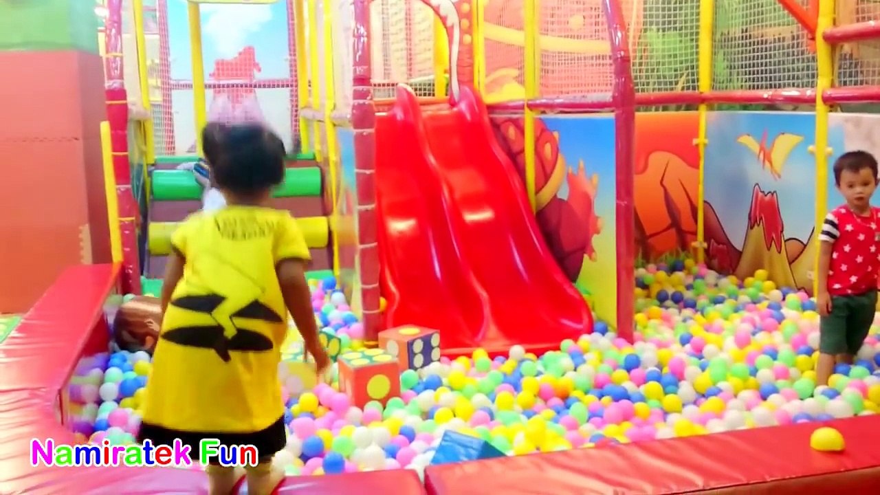 Pikachu Pokemon Go Bermain Mainan Anak Naik Odong Odong serta Mandi Bola Banyak Sekali