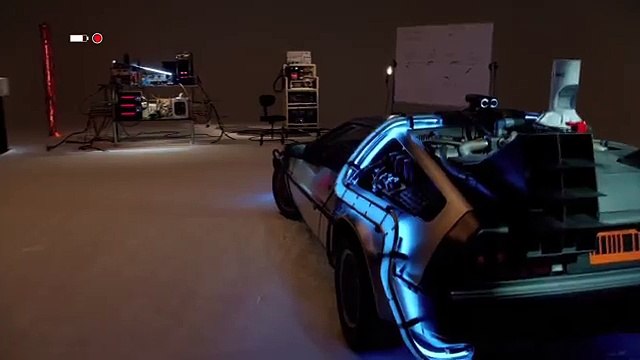 10/21リリース『バック・トゥ・ザ・フューチャー30thアニバーサリー　デラックス・エディション』新規ボーナス・ディスク「ドク・ブラウンが世界を救う！」より