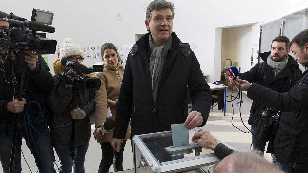 Frankreich: sozialisten halten vorwahl für präsidentschaftskandidaten ab