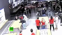 Grand Theft Apple - Daring robberies caught on cam in San Francisco store-WQ5U-Nyc6RQ