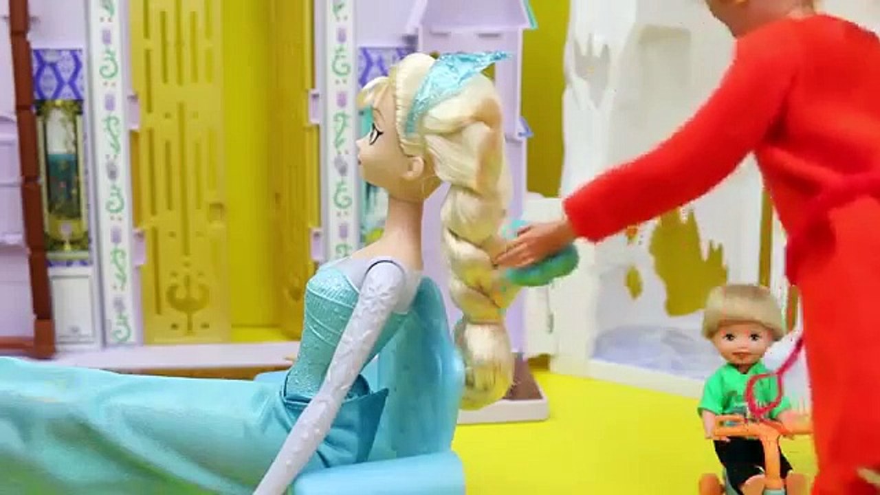 Frozen Elsa with BROWN HAIR Part 2 How To Elsa as a Brunette Salon amp Makeover DisneyCarToys