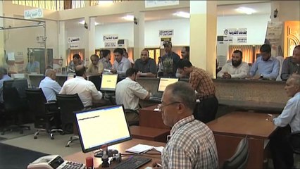 تأخر الرواتب وارتفاع الأسعار يلاحقان الليبيين