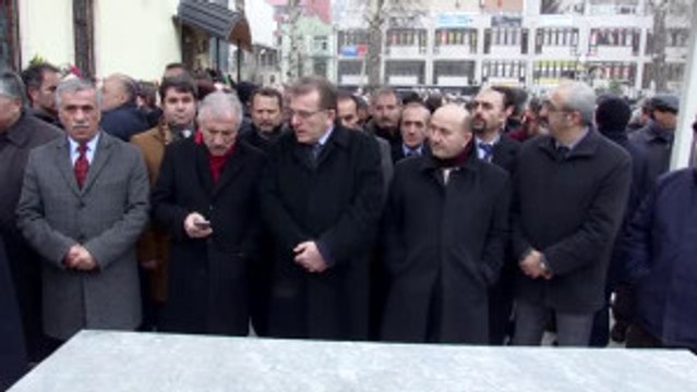 Meral Akşener'in Ağabeyi Toprağa Verildi