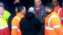 Arsene Wenger Pushes and Shoves 4th Official #Arsenal