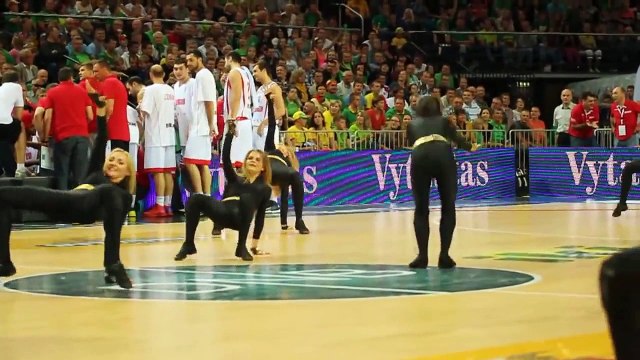 Aceasta este cea mai iubită echipă de majorete din întreaga lume. Încă din primele secunde vei vedea DE CE!