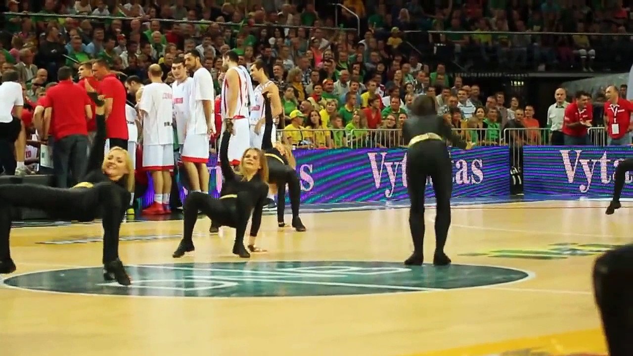 Aceasta este cea mai iubită echipă de majorete din întreaga lume. Încă din primele secunde vei vedea DE CE!