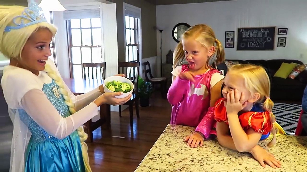 Disney Frozen Elsa + Anna Real Life ICE CREAM SUNDAE Candy Chocolate Fountain + Spiderman Snow White