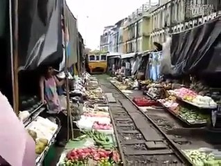 Amazing train video in dangerous track shops must watch