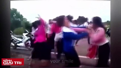 ЯПОНКИ МАССОВО ДЕРУТСЯ СТРАЙК ИЗ МАШИНКАК ПРАВИЛЬНО ОТКРЫВАТЬ ГОЛОВОЙ ДВЕРИ